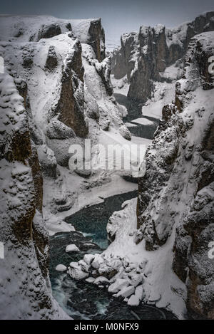 Fjaðrárgljúfur canyon dans le sud-est de l'Islande Banque D'Images