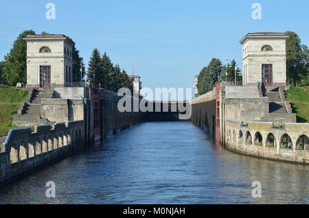 'VOLGA DREAM' bateau de croisière près de l'écluse 1 SUR LE CANAL DE MOSCOU À DESTINATION D'OUGLITCH. Banque D'Images