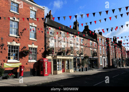 Main Street Ashbourne town ; parc national de Peak District, Derbyshire, Angleterre, RU Banque D'Images