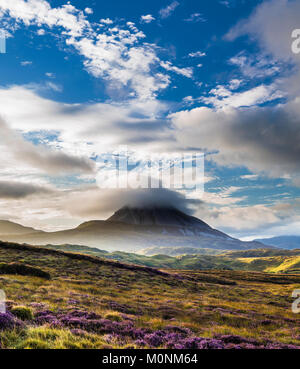 En regardant vers le Mont Errigal, l'une des montagnes les plus emblématiques de l'Irlande, de l'extérieur une Choirce bogland Gort (Gortahork), comté de Donegal, Irlande Banque D'Images