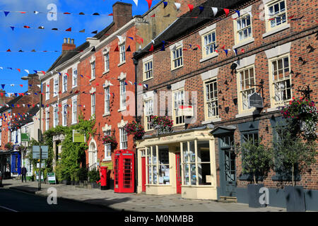 Main Street Ashbourne town ; parc national de Peak District, Derbyshire, Angleterre, RU Banque D'Images