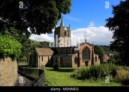 L'été, St Marys ; Église paroissiale ; Wirksworth Ville, Parc national de Peak District, Derbyshire, Angleterre, Royaume-Uni Banque D'Images