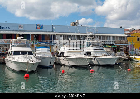 Bridgetown, Barbade, carénage, Caraïbes, Antilles, Constitution River, bateaux amarrés au port de plaisance à moteur Banque D'Images