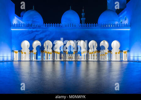 L'architecture de la Grande Mosquée de Sheikh Zayed à Abu Dhabi, Émirats arabes unis Banque D'Images