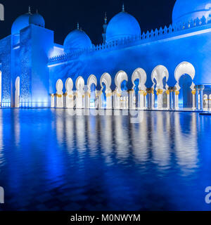 L'architecture de la Grande Mosquée de Sheikh Zayed à Abu Dhabi, Émirats arabes unis Banque D'Images