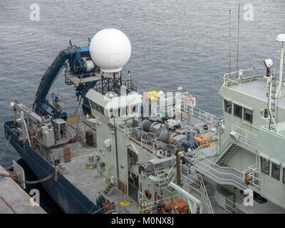 Woods Hole Oceanographic Institute fonctionne bateau de recherche de l'Atlantide administré par la Marine américaine à Port à Manzanillo Mexique submersible Alvin Banque D'Images