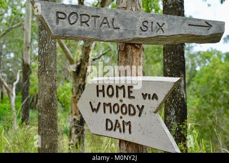 Portal 6 et accueil par wmoody Herveys barrage signe, Patrimoine Gamme Salons de thé, Thornton Gap Road, Hervey, Queensland, Australie Banque D'Images