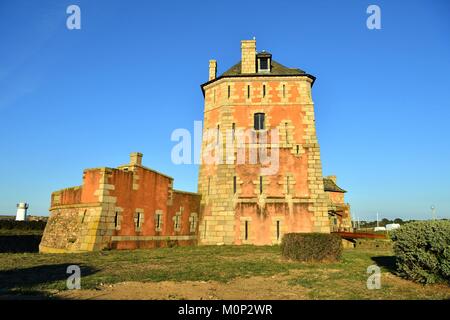 France,Finistère, mer d'Iroise, Parc Naturel Régional d'Armorique (Parc Naturel Régional d'Armorique), Presqu'ile de Crozon, Camaret sur mer,port,la tour Vauban classée au Patrimoine Mondial de l'UNESCO,tour polygonale construite sur un plan Vauban au xviie siècle Banque D'Images