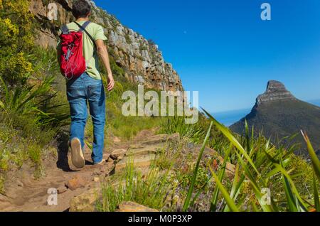 L'Afrique du Sud, Cape Town, Table Mountain National Park, à la périphérie de la ville, à mi-chemin dans la montagne, un sentier de randonnée offre une superbe panorama Banque D'Images