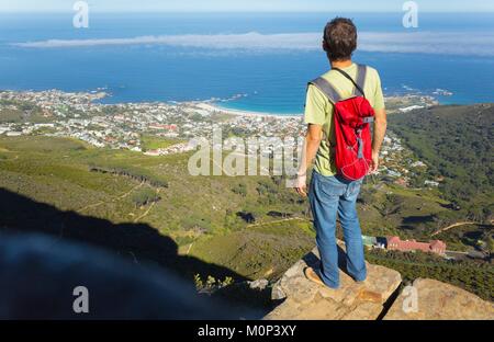 L'Afrique du Sud, Cape Town, Table Mountain National Park, à la périphérie de la ville, à mi-chemin dans la montagne, un sentier de randonnée offre une superbe panorama Banque D'Images