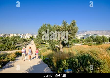 Grèce, Athènes, Paleo Faliro district,SNFCC (Centre culturel de la Fondation Stavros Niarchos) conçu par l'architecte Renzo Piano, achevée en 2016 et a fait don à l'État grec en 2017,Parc Stavros Niarchos Banque D'Images