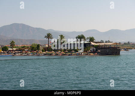 Vue de la mer de l'est de la plage de Calis, près de Fethiye, Turquie. Banque D'Images