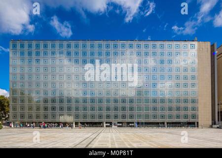 France, Paris, Institut du Monde Arabe (IMA), conçu par les architectes Jean Nouvel et Architecture-Studio Banque D'Images