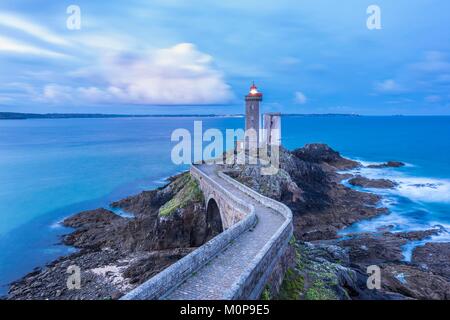 France,Finistère, mer d'Iroise,Goulet de Brest,formation,Pointe du petit minou phare,petit minou Banque D'Images