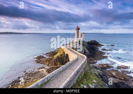 France,Finistère, mer d'Iroise,Goulet de Brest,formation,Pointe du petit minou phare,petit minou Banque D'Images