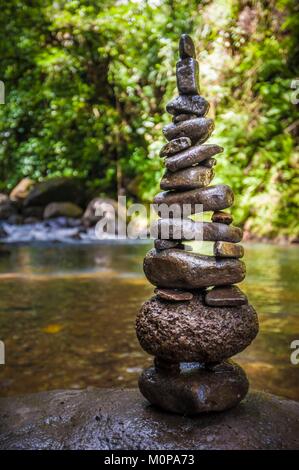 France,Caraïbes Petites Antilles, la Guadeloupe, Basse-Terre,,Guadeloupe,Parc National de la rivière Bras-David cairn en basse-cons de la Maison Forestière de randonnée pédestre Banque D'Images