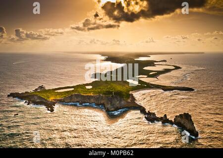 La France, la Guadeloupe, Grande-Terre, Saint-François,vue aérienne de la Pointe des Châteaux au coucher du soleil (vue aérienne) Banque D'Images