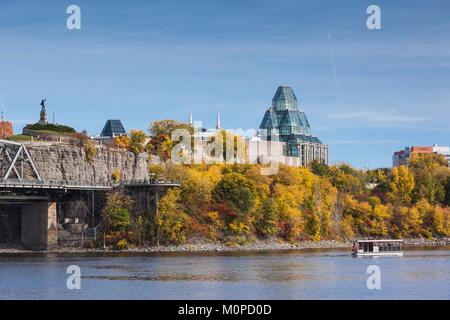 Canada,Ontario,Ottawa, capitale du Canada, Alexandrie Bridge et National Gallery,automne Banque D'Images