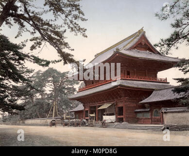 C. 1880 Japon - grande porte, temple Shiba, Tokyo Banque D'Images