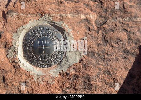 Blanding (Utah - un banc repérer des lieux par le U.S. National Geodetic Survey Mule Canyon dans les Oreilles Ours National Monument Banque D'Images