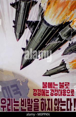 Affiche de propagande avec des missiles envoyés sur usa, province de Pyongan, Pyongyang, Corée du Nord Banque D'Images