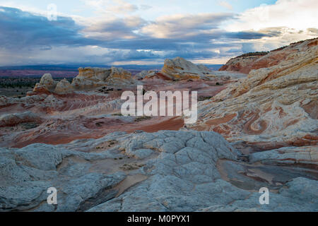 Formations poche blanc situé dans le Monument National de Vermilion Cliffs Banque D'Images