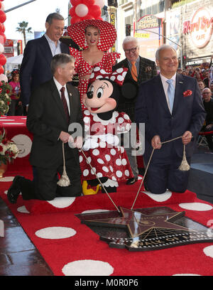 Hollywood, Californie, USA. 22 janvier, 2018. 22 janvier 2018 - Los Angeles, Californie - Leron Gubler, Jeff Zarrinnam, Katy Perry, Vin Di Bona, Robert A. Iger, Minnie Mouse. Disney Minnie Mouse's célèbre son 90e anniversaire avec l'étoile sur le Hollywood Walk of Fame. Crédit photo : F. Sadou/AdMedia Crédit : F. Sadou/AdMedia/ZUMA/Alamy Fil Live News Banque D'Images