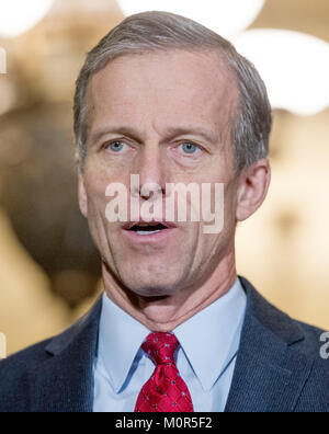 Washington, USA. 23 Jan, 2018. Le sénateur américain John Thune (républicain du Dakota du Sud) fait de remarques après le déjeuner de la politique du parti républicain dans le Capitole à Washington, DC le Mardi, Janvier 23, 2018. Credit : Ron Sachs/CNP - PAS DE SERVICE DE FIL · Credit : Ron Sachs/consolidé Nouvelles Photos/Ron Sachs - CNP/dpa/Alamy Live News Banque D'Images