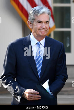 Washington, DC, USA. 23 Jan, 2018. Photo prise le 2 novembre 2017, Gouverneur de la Réserve fédérale américaine montre Jerome Powell lors d'une nomination cérémonie à la Maison Blanche à Washington, DC, aux Etats-Unis. Le Sénat des États-Unis a confirmé que la prochaine Jerome Powell, président de la Réserve fédérale le 23 janvier 2018. Credit : Yin Bogu/Xinhua/Alamy Live News Banque D'Images