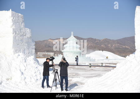 Hohhot, Hohhot, Chine. 14Th Jan, 2018. Hohhot, Chine 14ème Janvier 2018 : Le festival de la glace et de la neige est tenue à Hohhot, Chine du nord, région autonome de Mongolie intérieure. Crédit : SIPA Asie/ZUMA/Alamy Fil Live News Banque D'Images