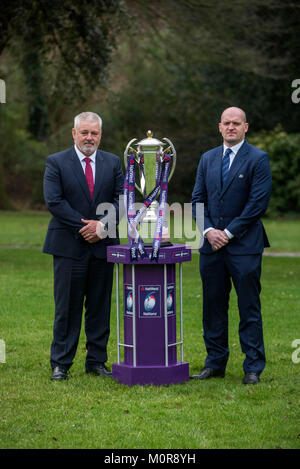 Londres, Royaume-Uni. 24 Jan, 2018. Warren Gatland, l'entraîneur-de-Galles (à gauche) et Gregor Townsend, entraîneur-chef de l'Écosse au tournoi de rugby des Six Nations Natwest lancement à l'hôtel Hilton Syon Park à Londres. Credit : Phil Rees/Alamy Live News Banque D'Images