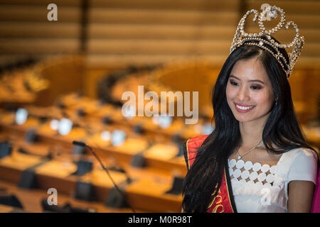 Bruxelles, Belgique. 24 Jan, 2018. Miss Belgique 2018 Angeline Flor Pua au cours d'une visite au siège du Parlement européen à Bruxelles, Belgique le 24.01.2018 par Wiktor Dabkowski | Conditions de crédit dans le monde entier : dpa/Alamy Live News Banque D'Images