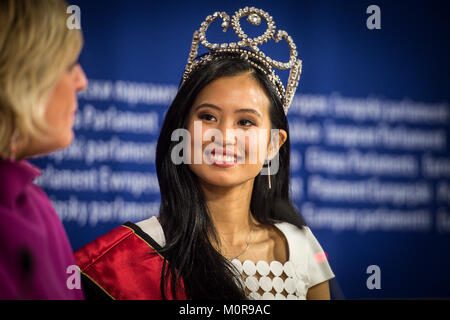 Bruxelles, Bxl, Belgique. 24 Jan, 2018. Miss Belgique 2018 Angeline Flor Pua au cours d'une visite au siège du Parlement européen à Bruxelles, Belgique le 24.01.2018 par Wiktor Dabkowski Wiktor Dabkowski/crédit : ZUMA Wire/Alamy Live News Banque D'Images