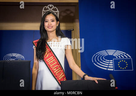 Bruxelles, Belgique. 24 Jan, 2018. Miss Belgique 2018 ANGELINE FLOR PUA au cours d'une visite au siège du Parlement européen à Bruxelles. Credit : Wiktor Dabkowski/ZUMA/Alamy Fil Live News Banque D'Images