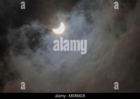 Éclipse totale du soleil, tourné à partir de Los Angeles, où à propos de .69 % de la eclipse était visible. Los Angeles, Californie, USA Banque D'Images