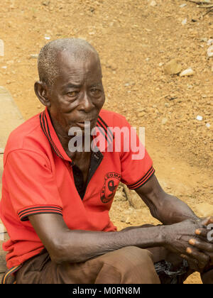 Accra, Ghana - 30 décembre 2016 : portrait de vieil homme à Accra, Ghana. Banque D'Images