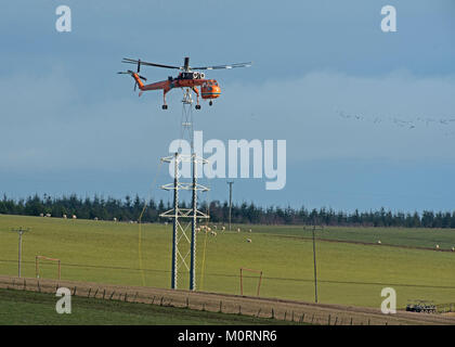 Erickson Air Crane à Drumuir site ferme éolienne près de Keith dans Moray. Banque D'Images