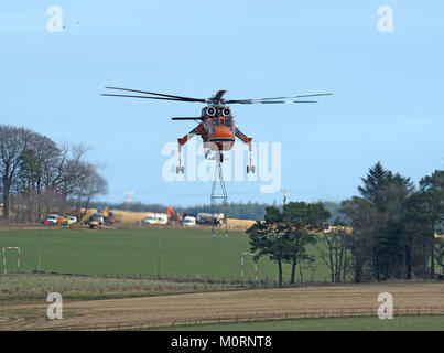 Erickson Air Crane à Drumuir site ferme éolienne près de Keith dans Moray. Banque D'Images