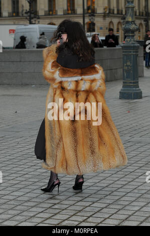 23 janvier 2018 - Paris Eleonora Carisi posant pour les photographes pendant la Fashion Week de Paris 2018. Banque D'Images