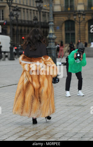 23 janvier 2018 - Paris Eleonora Carisi posant pour les photographes pendant la Fashion Week de Paris 2018. Banque D'Images