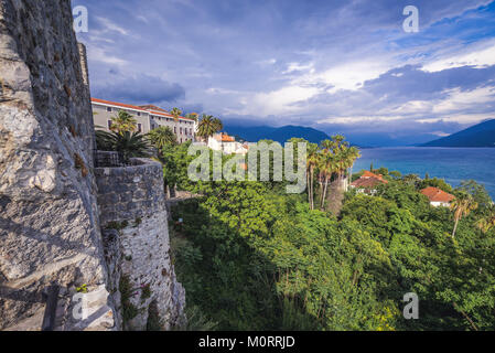 Vue aérienne de la forteresse de Forte Mare à Herceg Novi ville sur la mer Adriatique dans la baie de Kotor Monténégro Banque D'Images