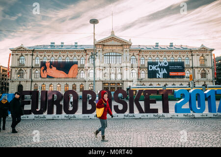 Helsinki, Finlande - le 10 décembre 2016 : INSCRIPTION POUR L'Eurobasket 2017 Sur fond d'Ateneum Art Museum. Capitale finlandaise accueille la 40e édition de l'Europea Banque D'Images