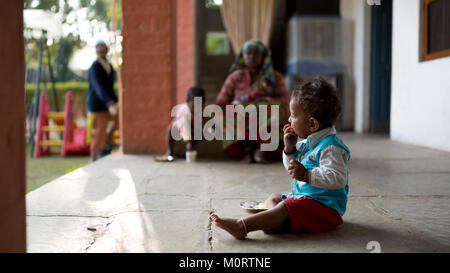 Un portrait d'un jeune enfant à un refuge pour femmes à Udaipur, l'organisme qui gère le refuge, Seva Mandir, était attachée à maintenir la sécurité des femmes vulnérables. Banque D'Images