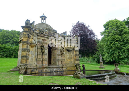 Maison Cascade, 1702-1703, conçu par Thomas Archer, de sculptures par Samuel Watson et Henri Nadauld - Chatsworth House - Derbyshire, Angleterre - DSC03635 Banque D'Images