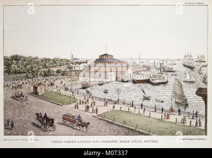 Castle Garden, situé à Battery Park à New York, a servi de station d'immigration de 1855 à 1890. Ce site, représenté sur l'image, a été un point critique pour les immigrants arrivant aux États-Unis, marquant le début de leur voyage en Amérique. Banque D'Images