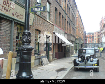 L'ensemble Captain America comprend divers objets de collection inspirés par le personnage de Marvel Comics. Cet ensemble présente des articles liés au bouclier et au costume emblématiques du super-héros. Banque D'Images