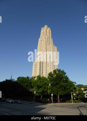 La cathédrale de l'apprentissage, située à l'Université de Pittsburgh, est un monument emblématique des États-Unis. Il est un symbole de l'éducation et est l'un des plus hauts bâtiments éducatifs du monde, avec une architecture gothique distincte. Banque D'Images