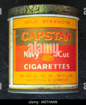 Étrave Marine Cut cigarettes tin pic1 Banque D'Images