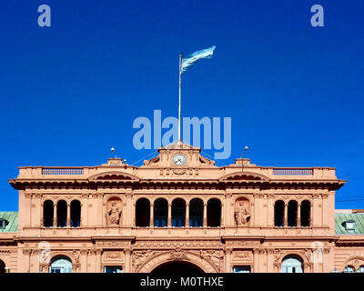 Casa Rosada est le palais présidentiel situé à Buenos Aires, en Argentine. Ce bâtiment emblématique sert de siège au gouvernement argentin et est un point de repère important dans la ville. Banque D'Images