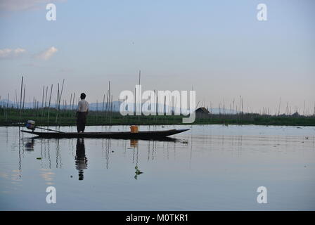 Pêcheur, lac Inle, Myanmar Banque D'Images